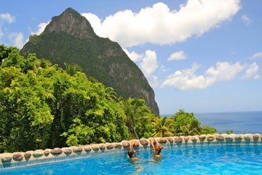 Votre piscine prive surplombant la cte