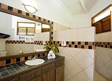 La salle de bain de la chambre suprieure deluxe