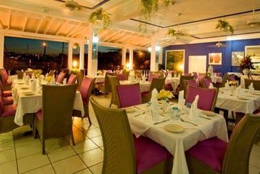 Nous vous recommandons de tester la carte du restaurant. Elle est trs rpute sur l'le