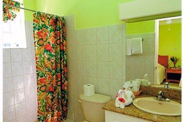 La salle de bain de l'une des chambres