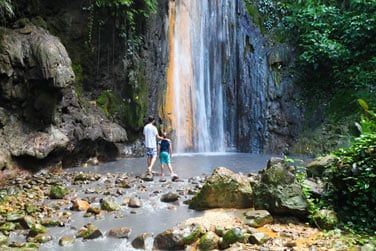 Au Sud vous dcouvrierez des paysages poustoufflants : foret tropicale, sources de soufre, volcan ..