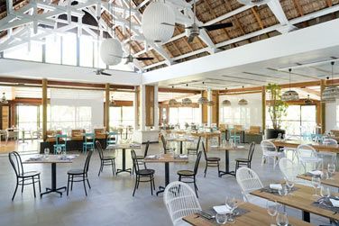 Des soires  thme sont organises quotidiennement au restaurant Bnitier