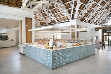 Le restaurant Bnitier propose une cuisine locale & internationale sous forme de buffet