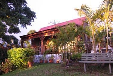 Elles se situent dans une charmante case crole