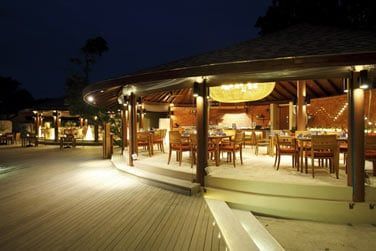 Dgustez une dlicieuse cuisine italienne et des spcialits de fruits de mer!