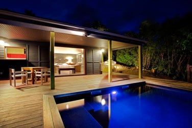 La piscine prive de la suite vue mer  la tombe de la nuit