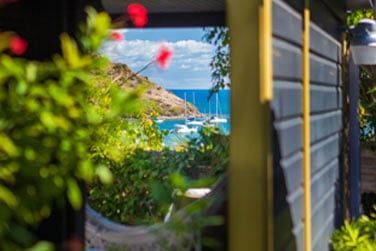 La vue sur la mer des Carabes et sur l'le Pinel est superbe