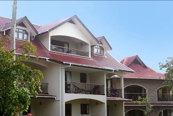 Dcouvrez Praslin et sjournez  l'Hirondelle Self Catering !