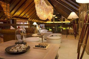 Divertissez-vous avec un bon livre  la bibliothque de l'htel