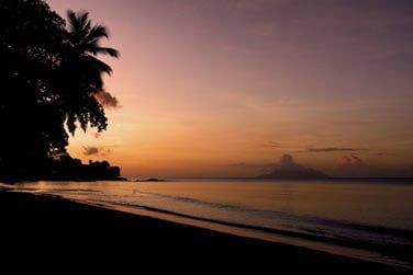 Admirez le coucher de soleil sur l'ocan indien...