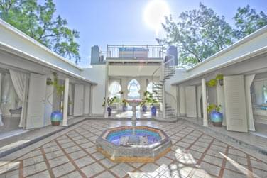 Ce btiment charg d'histoire symbolise parfaitement l'alliance du pass et du prsent