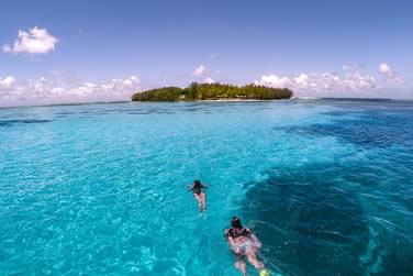 Les fonds marins trs riches font de l'le un site privilgi pour la plonge avec masque et tubas