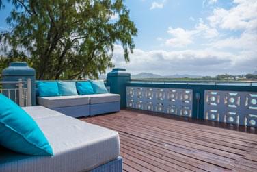 Profitez d'une magnifique vue sur le lagon depuis la terrasse