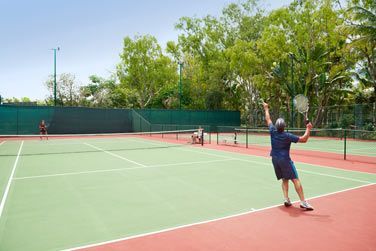 Dcouvrez l'un des grands cours de tennis de l'htel
