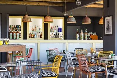 Sirotez de dlicieux cocktails au bar de l'htel