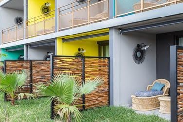 Les terrasses et balcons des chambres de l'htel