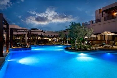 Un htel confortable avec piscine