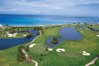 Le golf de 18 trous avec un superbe panorama