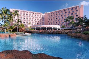 Voici l'htel Atlantis Beach Towers