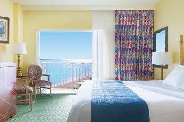 Les chambres de l'htel Beach Towers,  la dcoration tropicale