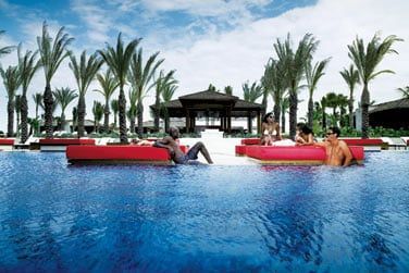 Un lieu idal pour se prlasser au bord de ses diffrentes piscines