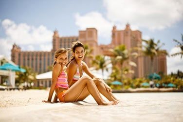 L'htel est  proximit du Dolphin Cay