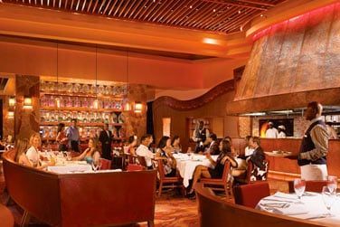 Avec un choix de 21 restaurants et 19 bars, vous n'aurez que l'embarras du choix pour vous restaurer