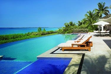 Piscine prive face  la mer en Villa