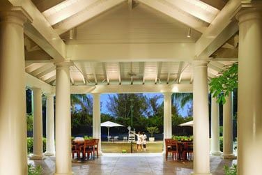 Profitez de votre sjour pour vous adonner  de nombreuses activits. Ici, le court de tennis