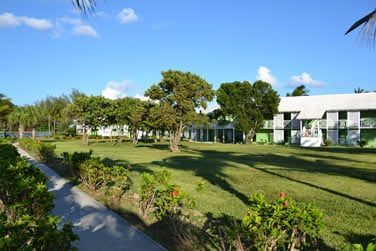 Les chambres sont rparties en petites units de 2 niveaux, 1 rez-de-chausse et 1 tage.