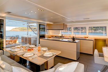 Un catamaran moderne et confortable