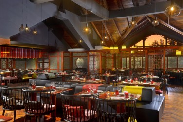 Le restaurant Ming Court propose une cuisine savoureuse prpare par des chefs japonais et chinois.