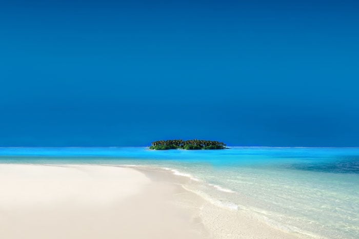 Le lagon vous attend avec son eau turquoise  28C...