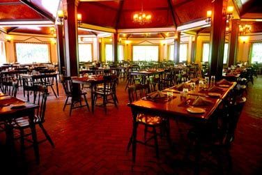 Dont un buffet sur le thme des Maldives tous les vendredis soirs.