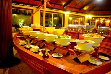 et des plats internationaux et locaux sous forme de dlicieux buffets.