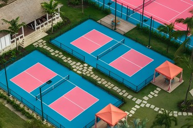 En famille, entre clients... une petite partie de tennis