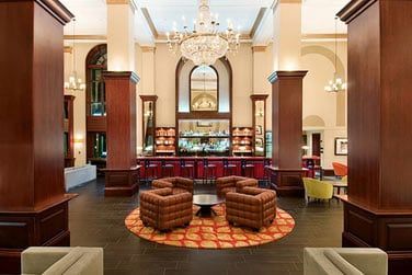 Bullion, bar et lounge, vous accueille pour siroter un cocktail