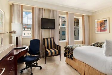 L'htel comprend 288 chambres et suites