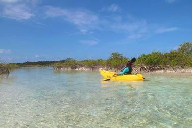 De belles balades sont possibles sur les eaux claires et peu profondes