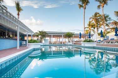 La piscine, pour lzarder sur votre transat