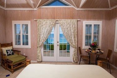 Vous tes  deux pas de la plage