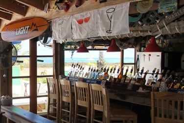 Venez vous dtendre au Driftwood Bar