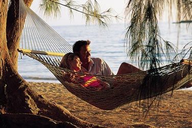 Dtendez-vous  l'ombre des palmiers, sur le sable fin de la plage bordant l'htel...
