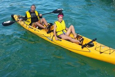 Profitez d'une balade en kayak pour explorer les ctes...