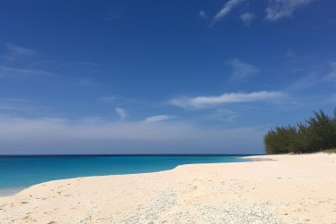 Une plage naturelle au sable immacul�