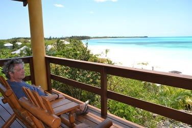 ... ou simplement dtente sur votre terrasse face au bleu turquoise du lagon !