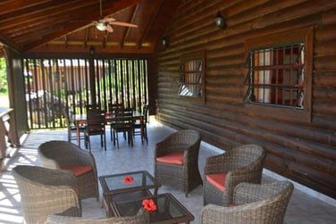 Vous pourrez vous restaurer ou vous reposer avec vue discrte  sur l'ocan indien