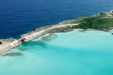 Ne manquez pas le c�l�bre Glass window Bridge pour admirer un paysage au contraste de bleus incroyable