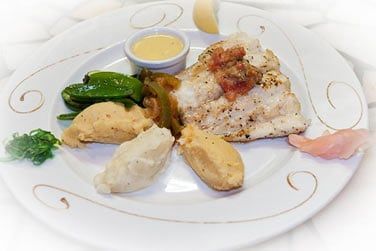 Vous pourrez ainsi choisir entre le restaurant et l'intimit de votre appartement