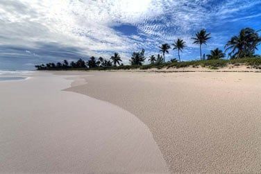L'le aux sables roses se trouve  environ 20 min de Nassau